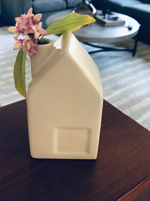 This image has an empty alt attribute; its file name is Flower.jpg